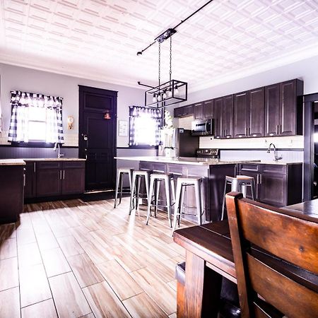 The Pub- 8Br Free Parking, Minutes From Falls & Casino Niagara Falls Bagian luar foto