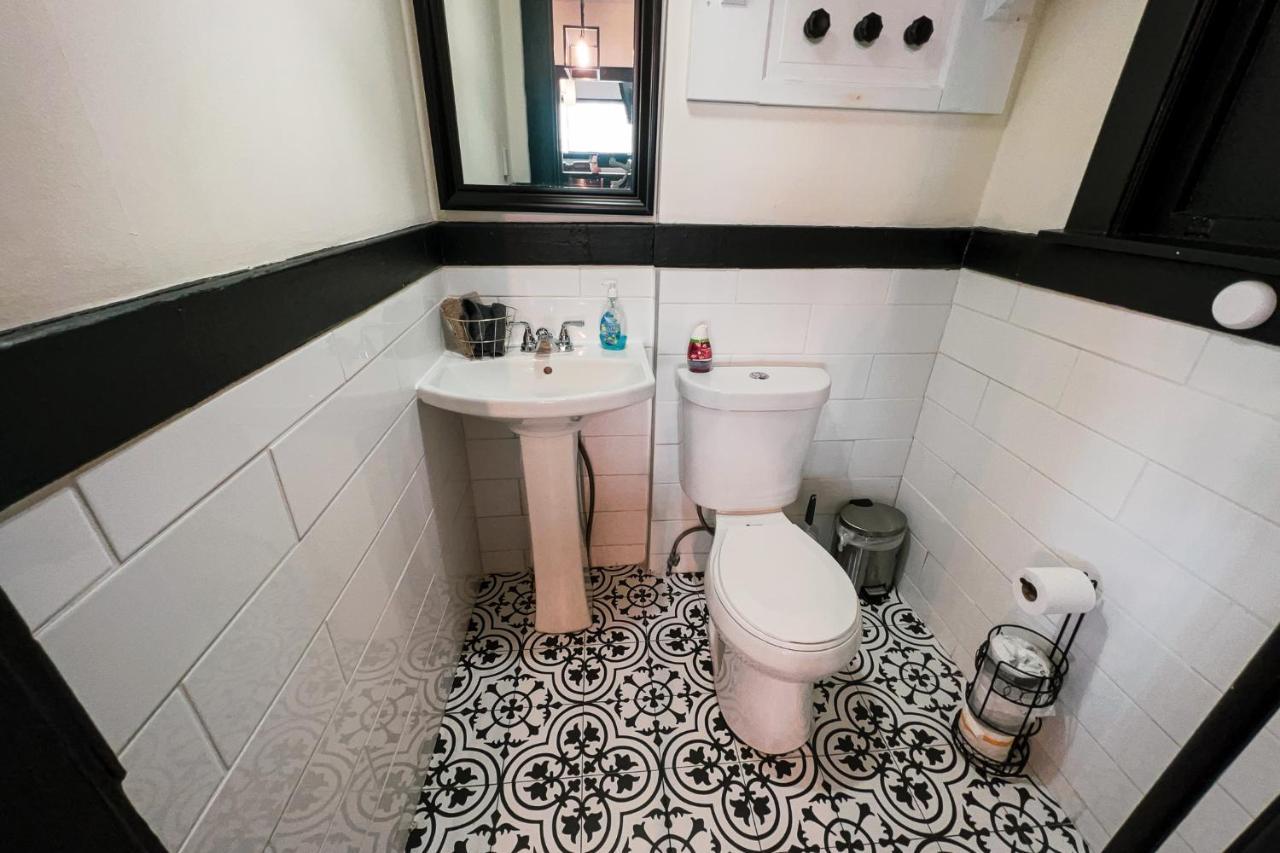 The Pub- 8Br Free Parking, Minutes From Falls & Casino Niagara Falls Bagian luar foto
