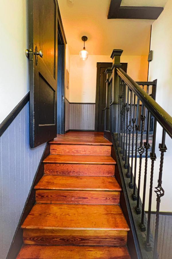 The Pub- 8Br Free Parking, Minutes From Falls & Casino Niagara Falls Bagian luar foto