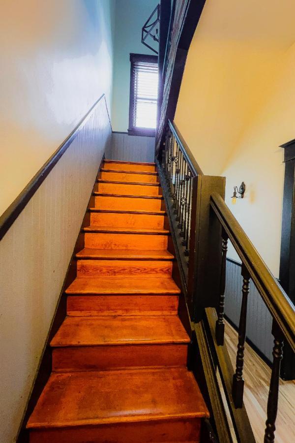 The Pub- 8Br Free Parking, Minutes From Falls & Casino Niagara Falls Bagian luar foto