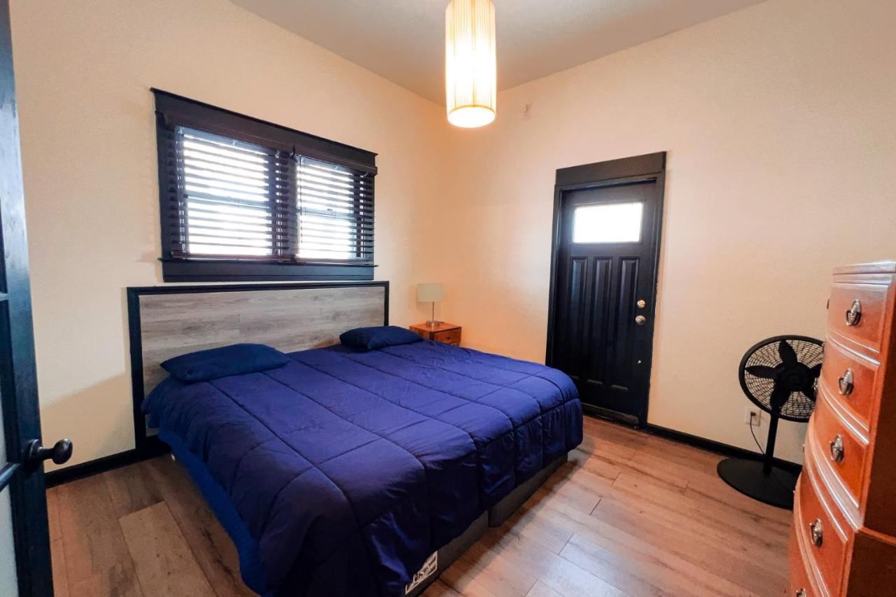 The Pub- 8Br Free Parking, Minutes From Falls & Casino Niagara Falls Bagian luar foto