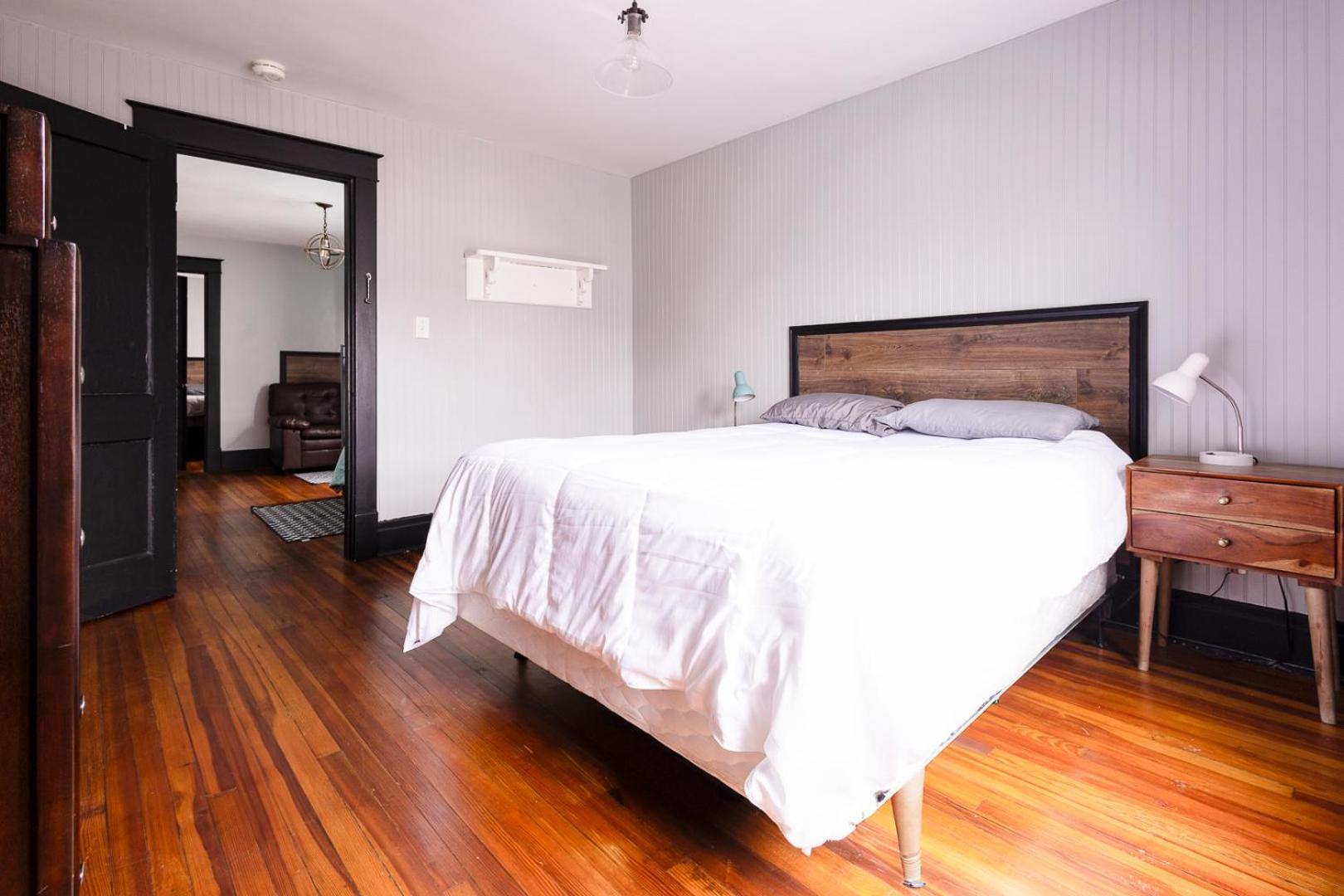 The Pub- 8Br Free Parking, Minutes From Falls & Casino Niagara Falls Bagian luar foto
